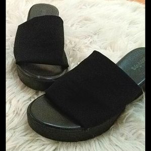 Stevie's platform slippers 35